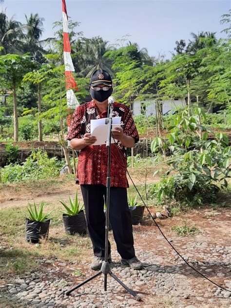 Contoh galur nyaeta Ngandung unsur pamohalan c