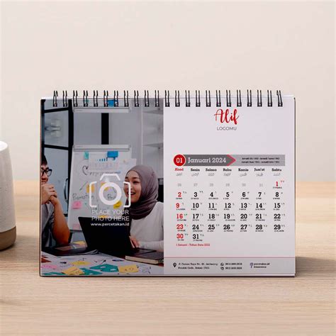 Contoh kalender meja  Karena sebentar lagi, kita akan memasuki tahun 2024, tentu kalender pun juga harus diperbarui desainnya