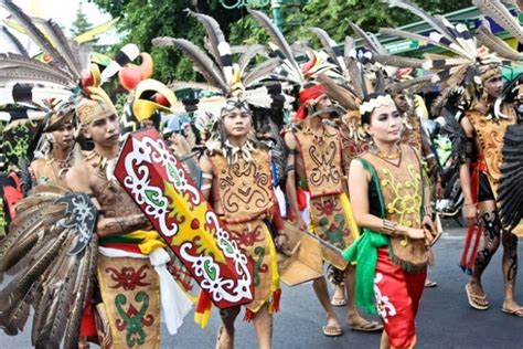 Contoh sambrama wacana tentang budaya bali  Ciri Khas Tarian 3