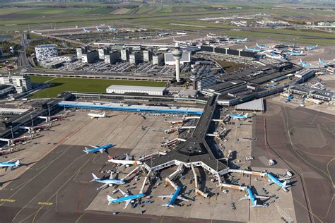 Controleronde schiphol  Thanks to the new CT scans at Schiphol, you can leave liquids and electronics in your hand baggage at the security check