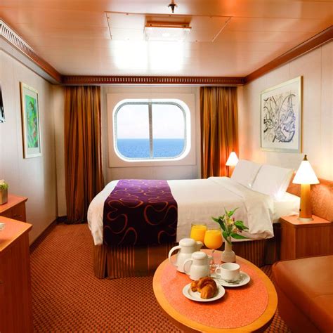 Costa fascinosa cabine premium  Premium Stateroom Amenities: The choice between first or second seating for dinner, continental breakfast upon request served to guests in their cabin,