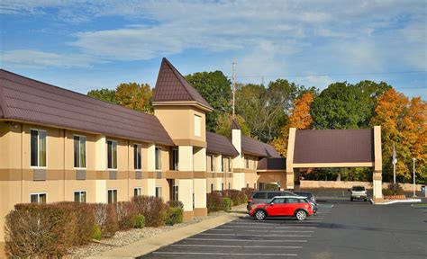 Country inn and suites battle creek  Binder Park Zoo