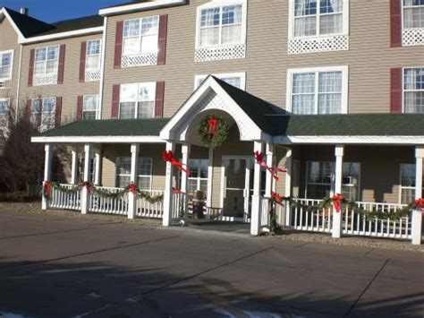 Country inn and suites hastings mn  - Hastings Country Inn: This hotel offers cozy rooms with rustic decor and modern amenities