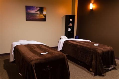 Couples massage henderson  Six chocolate covered strawberries