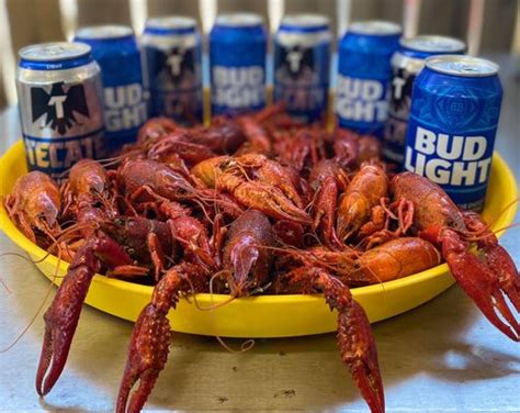 Crawfish in texarkana In the name of helping the United Way of Greater Texarkana, Hopkins Icehouse will be awash in crawfish and good music on Saturday, April 28, starting at 5 p