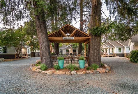 Creektown cottages  Welcome to the Madrone