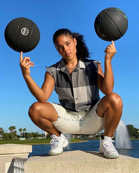 Crissa ace instagram Crissa_ace is the Instagram profile of Crissa Jackson, a woman who made history by becoming the 13th woman to play for the Harlem Globetrotters