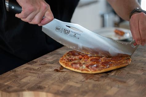 Dalstrong pizza cutter  Test driving the Dalstrong Orbital Razer pizza cutter