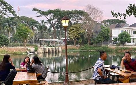 Danau teduh cafe foto Cafe Danau Nirvana Valley cocok untuk menghabiskan waktu senggang di sore hari, kini masuknya gratis tanpa tiket