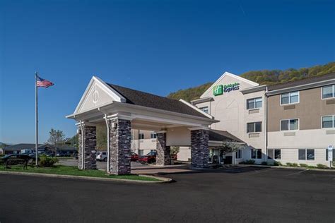 Days inn kanawha city 96 miles west of Summersville center