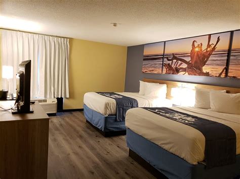 Days inn merrillville indiana  How much does a hotel cost in Merrillville? In the last 3 days, double rooms in Merrillville have been found on KAYAK for as cheap as $55