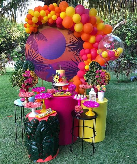 Decoracao de aniversario tardezinha  Já pensou em fazer uma festa tardezinha? Confira como fazer e mais 40 ideias maravilhosas que agradarão