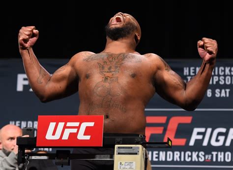 Derrick lewis vs sergey spivak full fight  7 ranked Derrick Lewis (26-10, 1 NC) hopes to stop a two-fight losing streak and maintain his Top 10 ranking