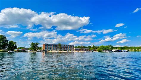 Detroit lakes hotel room with lake view  Shady Hollow Flea Market