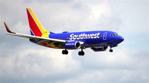 Does southwest airlines provide an escort for minors Unaccompanied minor service fees; 5-7: Junior Jetsetter service required; Gate escort and guardian contact required; Travel may not begin between 9pm and 5am; Nonstop/direct flights only; $50 each way per child: 8-12: Junior Jetsetter minor service required; Gate escort and guardian contact required; Travel may not begin between 9pm and 5amChildren 14 and younger traveling alone are often required to use an airline’s unaccompanied minor service