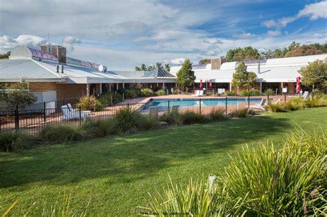 Dog friendly hotel canberra 1 km from Simonds Stadium Geelong, 3