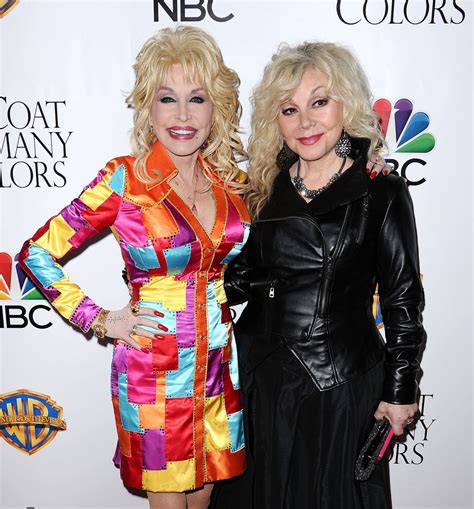 Dollie pardon escorted off stage  Dolly Parton wakes up at 3 a