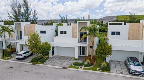 Doral townhomes  Request a tour(786) 487-7687