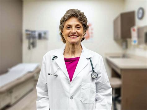 Dr julie blankemeier reviews  Julie Blankemeier is a family physician in Maywood, IL, delivering primary care services for all members of the family – from seniors to kids