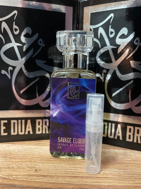 Dua fragrances samples  Top notes are Calabrian bergamot, Pink Pepper and Sicilian Lemon; middle notes are Spicy Mint and Bulgarian Rose; base notes are Indian Patchouli, Sandalwood, Lavender