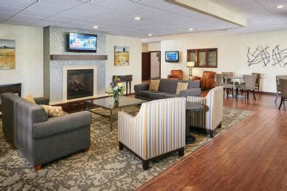Dubuque iowa pet friendly hotels  See the full list: Hotels near Granmercy Park 