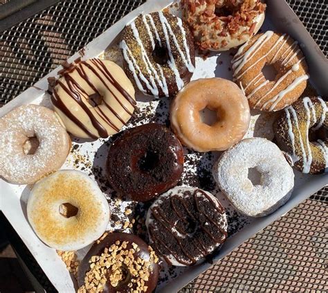 Duck donuts loudoun county At 9:30 on a recent Saturday morning, people waited in line for up to 40 minutes for a dozen donuts at B