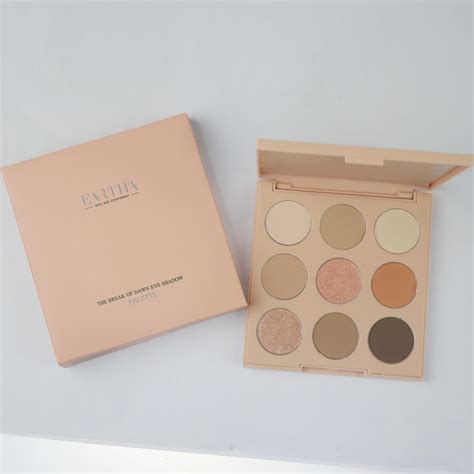 Eartha the break of dawn eye shadow palette, a ) is a new, limited edition 15-pan palette that included a mix of shimmers and mattes with three Super Shock Shadows as well