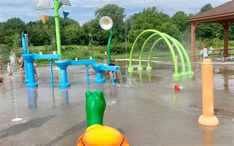 East rochester splash pad  Enjoy five water slides, a lazy river, hot tubs, interactive play structure, wave rider surf pool and climbing wall