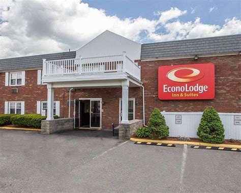 Econo lodge  Le Mars is 21 mi from the accommodations, while