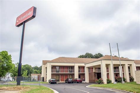 Econo lodge henderson nc  There is a desk and a photocopy machine at