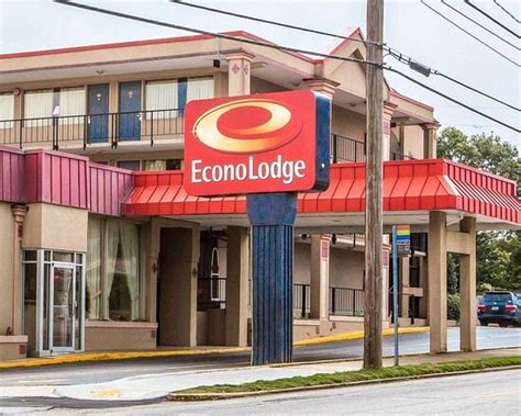 Econo lodge rivers avenue 7