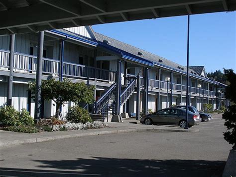 Edgewater inn coos bay  Select rooms include river views