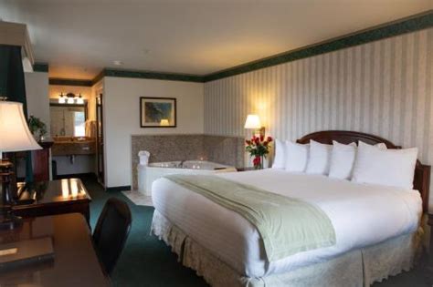 Emerald dolphin inn fort bragg  We offer an 18 hole miniature golf course, arcade, hair salon and more onsite