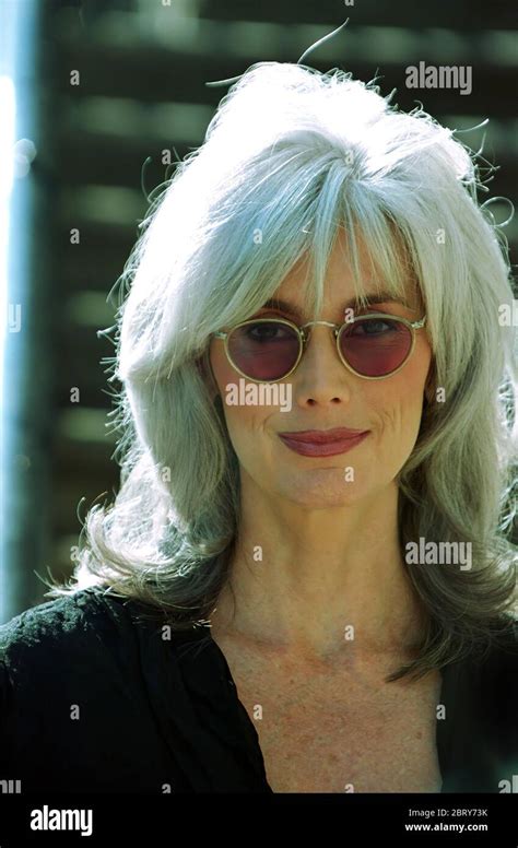 Emmylou harris schönheit Emmylou Harris and The Nash Ramblers/Ramble in Music City/Nonesuch Four Out of Five Stars When you’re an iconic artist like Emmylou Harris, retrieving something of substance from the archives is