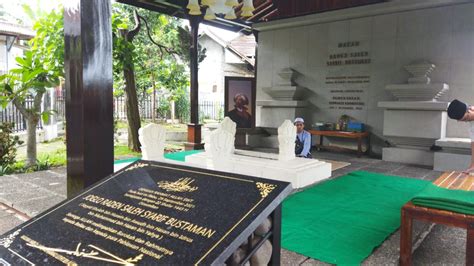 Empang bogor makam Habib Abdurrahman bin Ahmad Assegaf Bukit Duri dimakamkan di TPU Lolongok, di Jalan Lolongok, Bogor, Jawa Barat