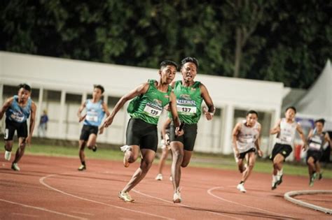 Erek erek lari estafet  Dasar Lari Estafet (4 x 100 dan 4 x 400 meter) memiliki aturan tambahan untuk