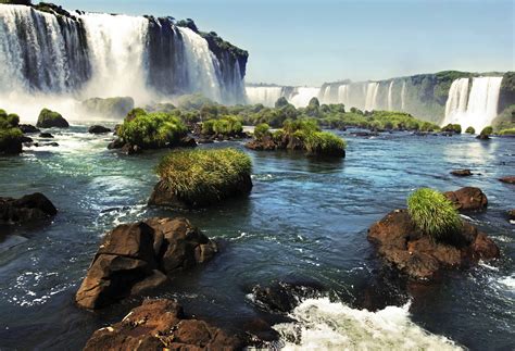 Escort en iguazu Taller and wider than Niagara Falls, with 275 cascades spread into a horseshoe shape over nearly 2 miles of the Iguazu River, Iguazu Falls attract nearly 2 million nature lovers and adventure travelers to the "Triple Frontier"—the intersection of Argentina, Brazil, and Paraguay—every year