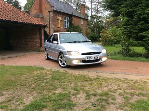 Escort gti silver 98r  2024 Lexus RX 350