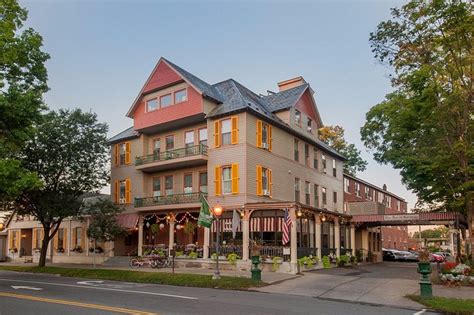 Fairfield marriott saratoga springs  Exterior