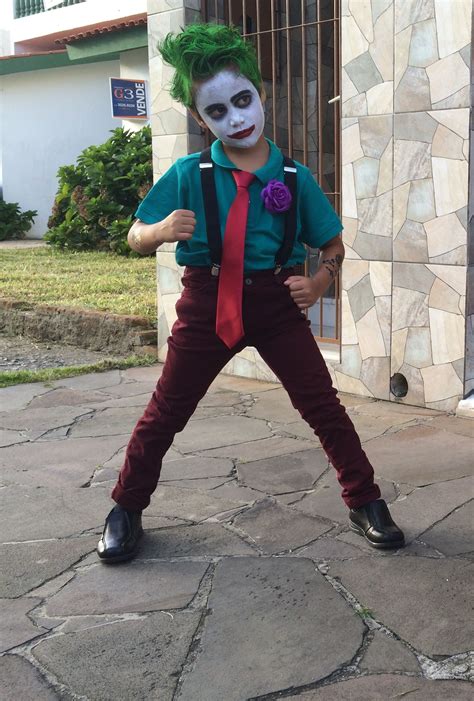 Fantasia coringa infantil improvisada  em