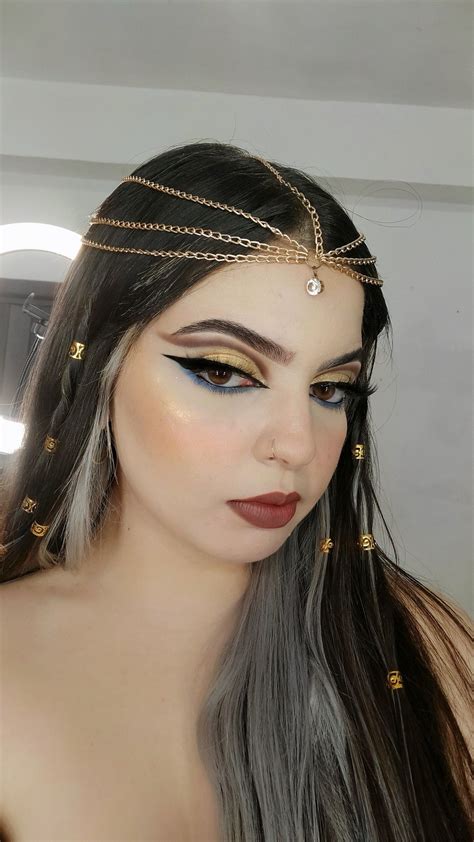 Fantasia egípcia improvisada Dica de fantasia egípcia casal feita com as cores preta e dourado