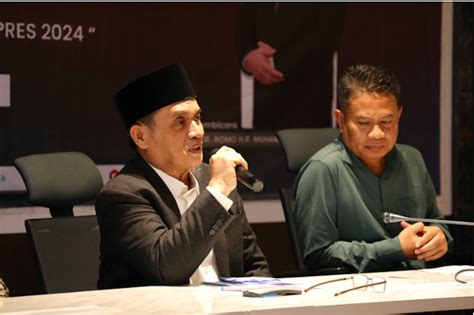 Faqir adalah  Agar mandiri, dan tidak tergantung pada penguasa, ada di antara mereka yang