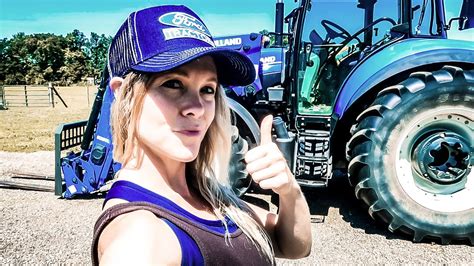 Farmgirllacy traktor porn  Farmgirllacy fucks traktor