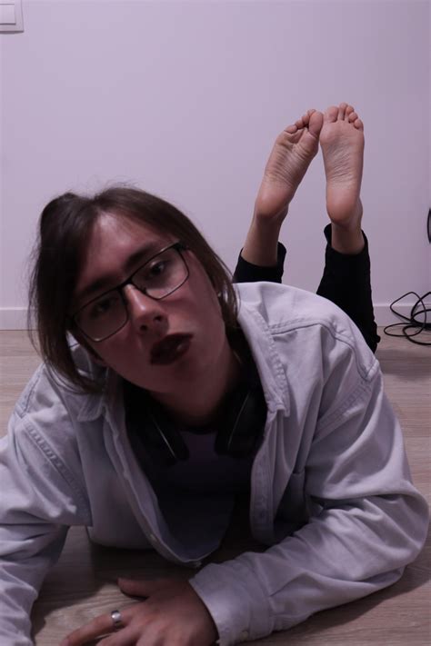 Femboy worship feet  30%