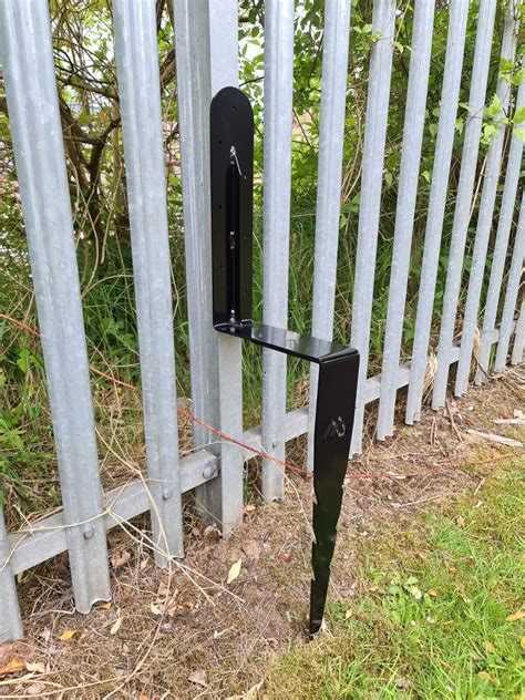 Fence post repair spike wickes  2