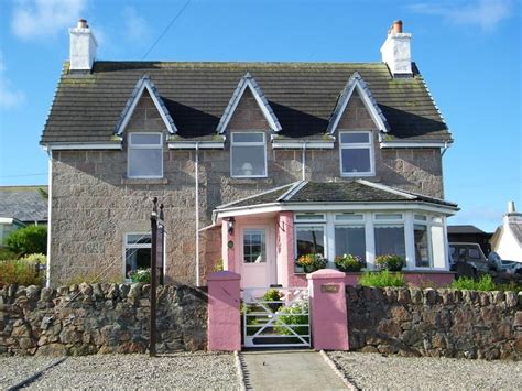 Fionnphort bed and breakfast  Experience the slower relaxing pace of Island life on our small working croft between the spectacular sandy beaches of Uisken and Ardanlish bays and