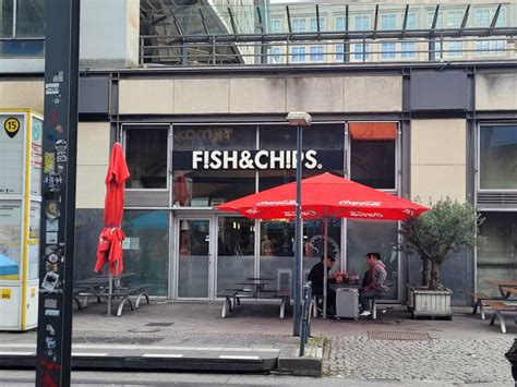 Fish and chips bahnhof alexanderplatz  Carefully drop the fish into the oil