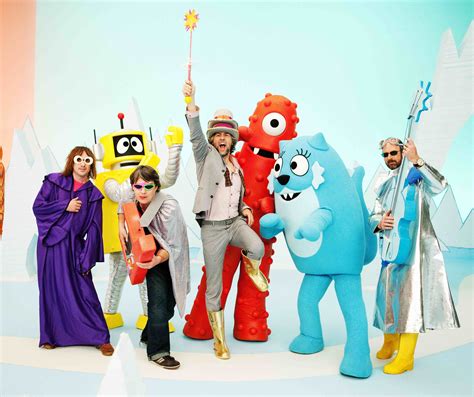 Flaming lips yo gabba gabba Muno leads a bug tour through Gabbaland; Weezer performs "My Friends Are All Insects