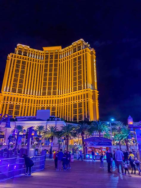 Flamingo las vegas airport shuttle  But it's not free and might take a while as the wait to fill at the airport and then stop to lot passengers off one hotel at a time