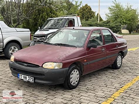 Ford escort yaäÿ gerekli Riding on the Blue Oval's global C-segment platform, which underpins the US and European-market Ford Focus, the Escort is powered by a 1